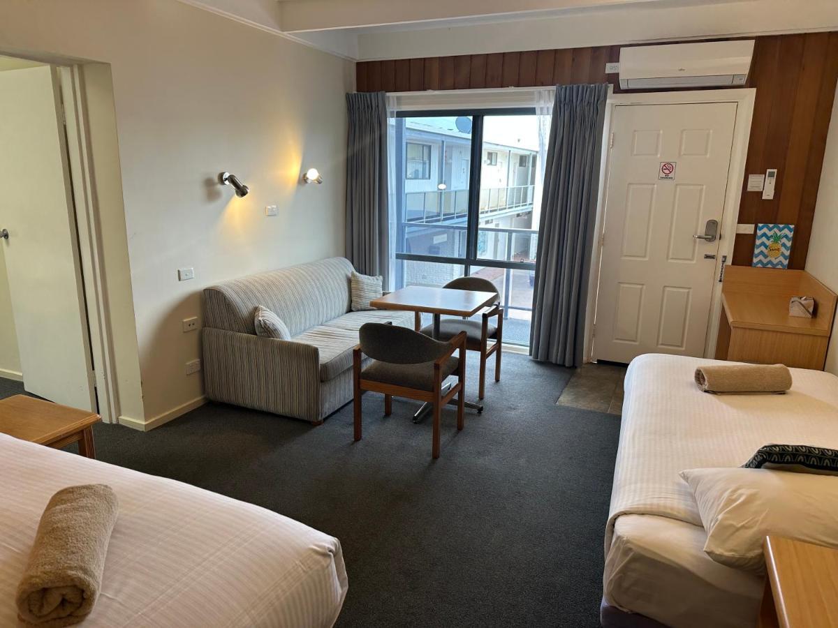 Banjo Paterson Motor Inn Lakes Entrance Exteriör bild