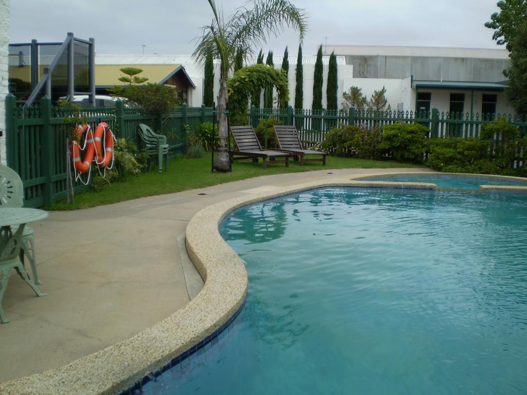 Banjo Paterson Motor Inn Lakes Entrance Exteriör bild