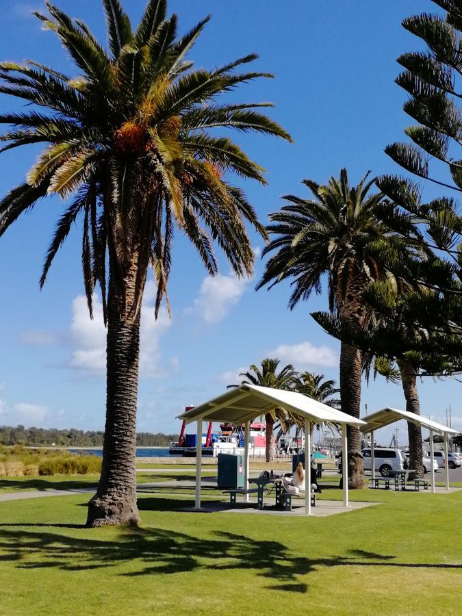 Banjo Paterson Motor Inn Lakes Entrance Exteriör bild