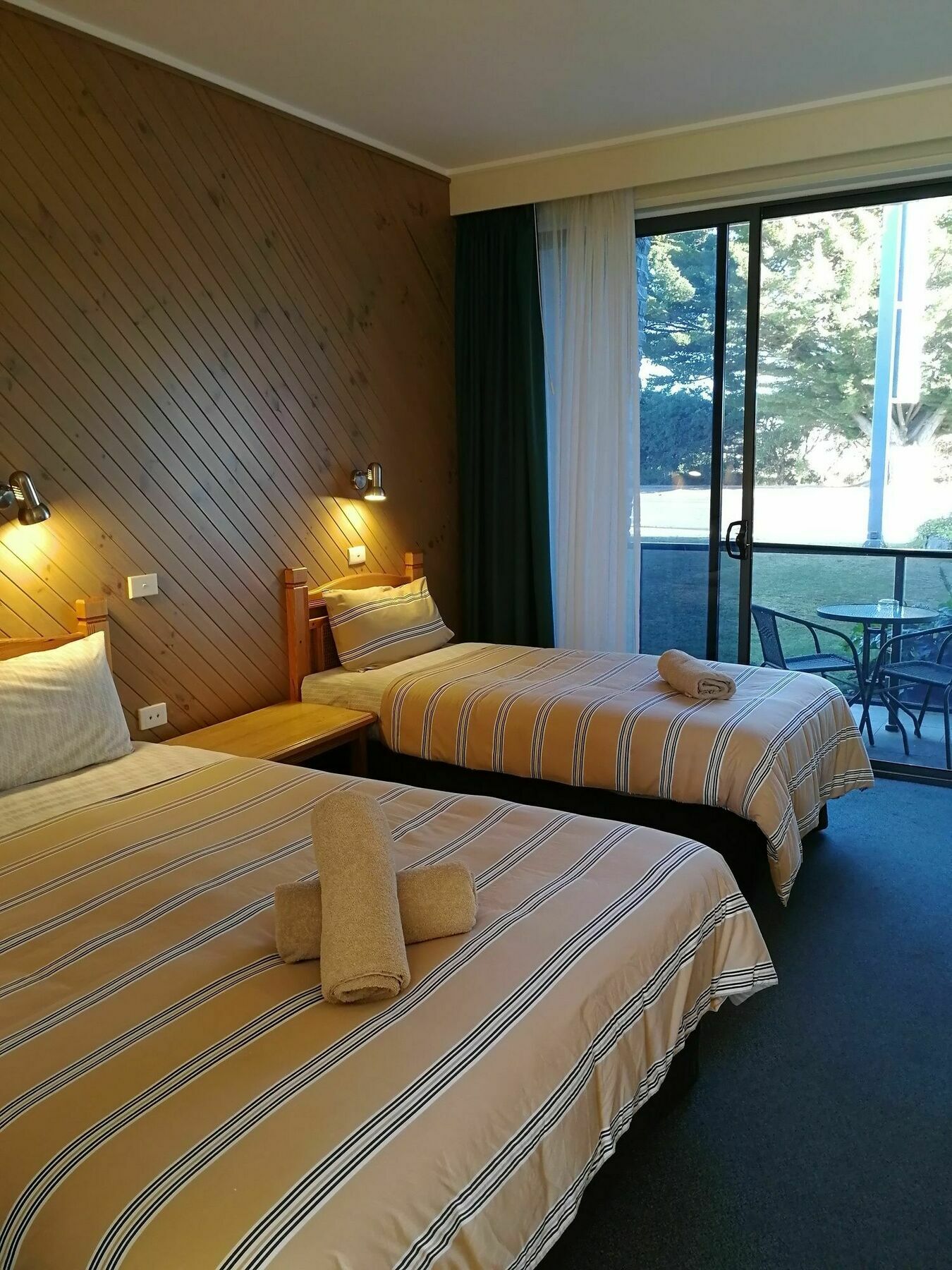 Banjo Paterson Motor Inn Lakes Entrance Exteriör bild