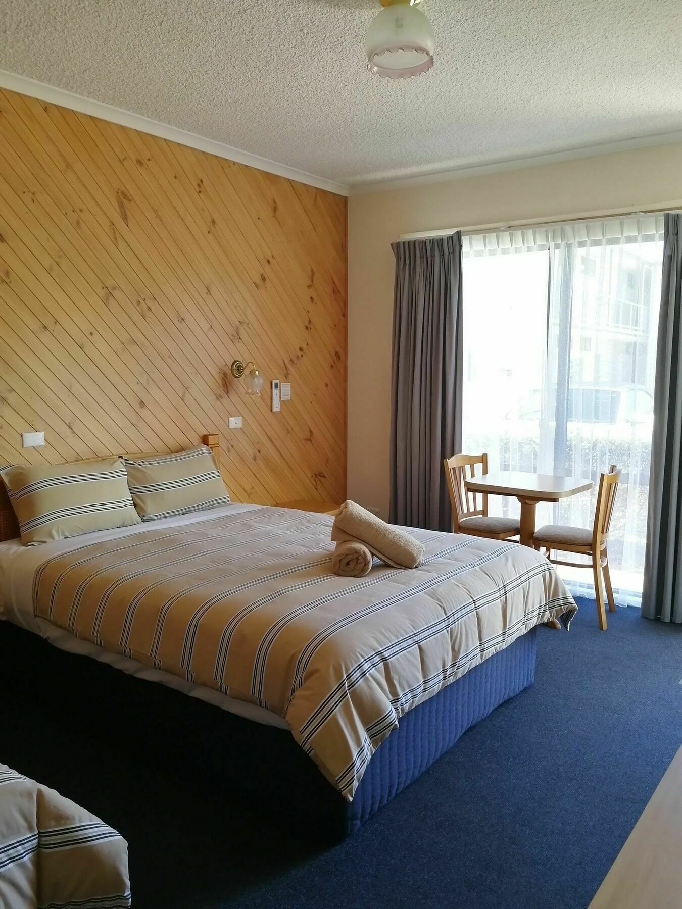 Banjo Paterson Motor Inn Lakes Entrance Exteriör bild